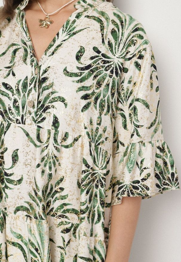 Born2be - Zielono-Beżowa Rozkloszowana Sukienka z Lnem z Metalicznym Nadrukiem Filasenia. Okazja: na spacer. Typ kołnierza: dekolt w kształcie V, kołnierz z falbankami. Kolor: zielony. Materiał: len. Wzór: nadruk. Sezon: lato. Styl: elegancki