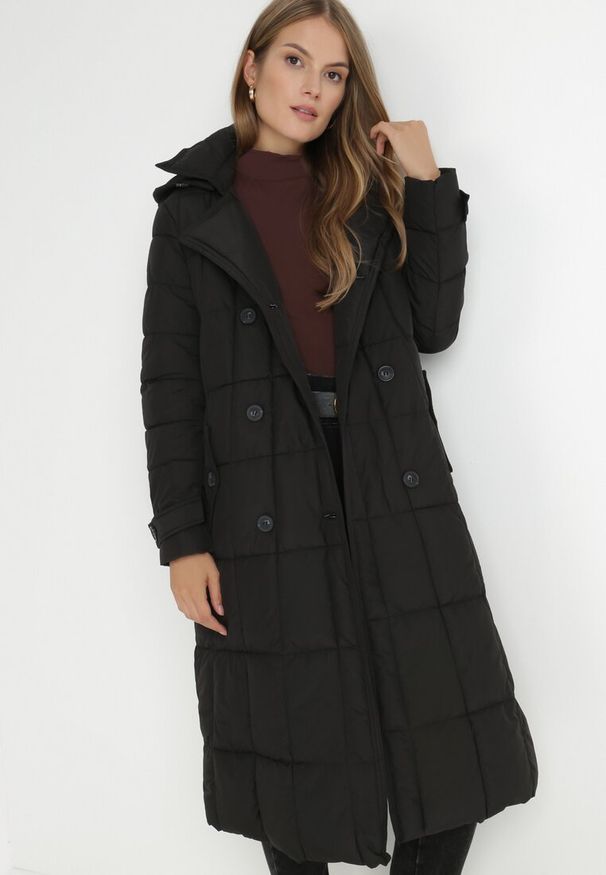 Born2be - Czarna Kurtka Pikowana z Paskiem Gutdat. Okazja: na co dzień. Kolor: czarny. Materiał: materiał. Długość rękawa: długi rękaw. Długość: długie. Sezon: zima. Styl: casual