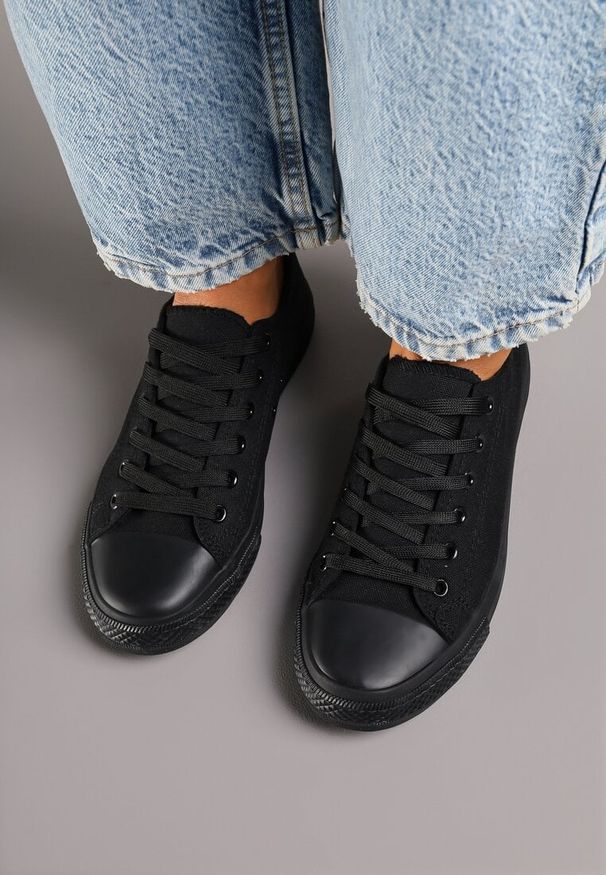 Born2be - Czarne Lekkie Trampki Vices Przed Kostkę Elletri. Okazja: na co dzień. Wysokość cholewki: przed kostkę. Kolor: czarny. Materiał: jeans. Obcas: na płaskiej podeszwie. Styl: klasyczny, elegancki, casual