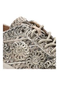 Sneakersy damskie Filippo, cholewka z materiału tekstylnego z ozdobnym haftem wiązany fason na solidnej platformie, khaki, DP7799/26. Kolor: zielony. Materiał: materiał. Szerokość cholewki: normalna. Wzór: haft. Obcas: na platformie #3