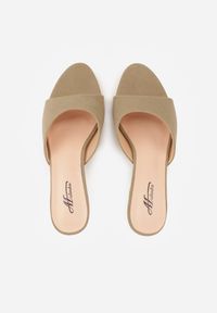 Born2be - Ciemnobeżowe Klapki na Kaczuszce z Otwartym Noskiem Xenlyn. Okazja: na co dzień. Nosek buta: otwarty. Kolor: beżowy. Materiał: jeans. Obcas: na szpilce. Styl: casual, elegancki. Wysokość obcasa: średni #7