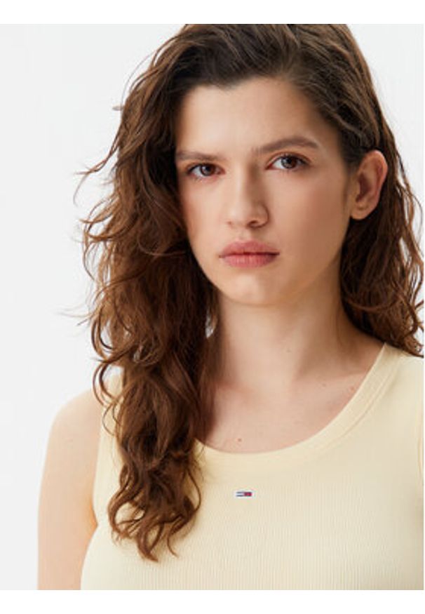 Tommy Jeans Top Essential DW0DW20673 Żółty Slim Fit. Kolor: żółty. Materiał: bawełna
