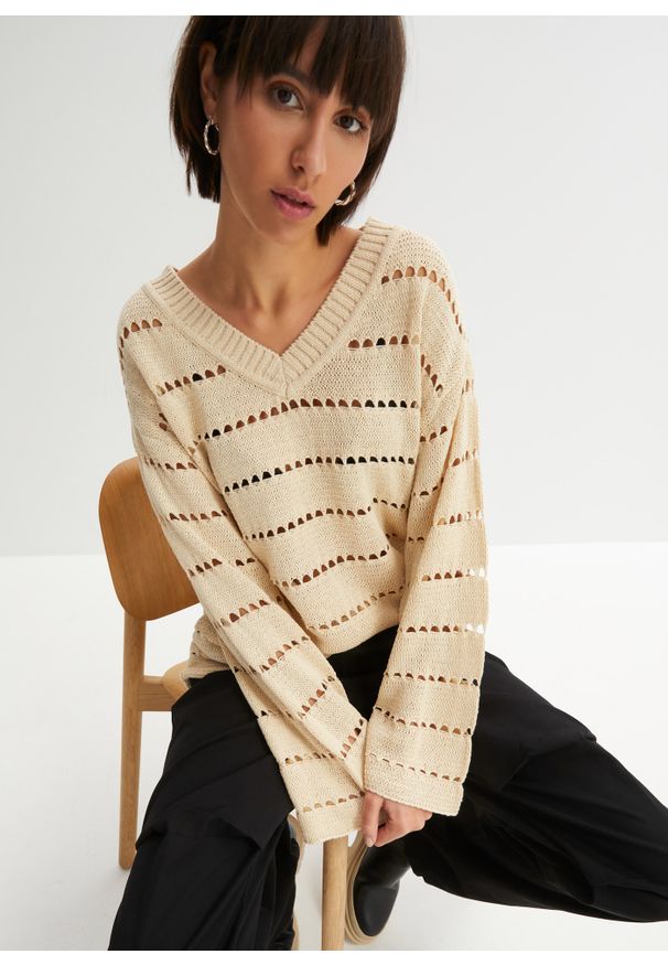 bonprix - Sweter w ażurowy wzór. Kolor: beżowy. Wzór: ażurowy