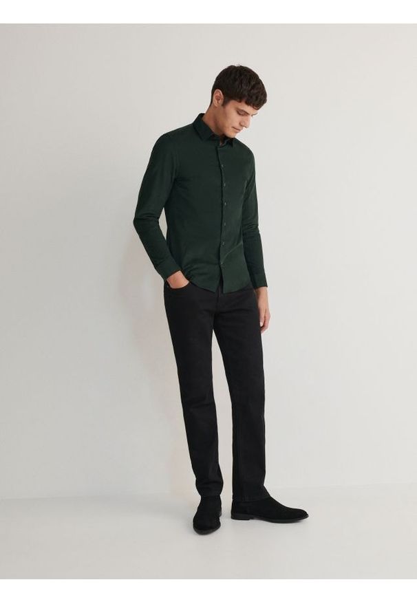 Reserved - Gładka koszula slim fit - ciemnozielony. Kolor: zielony. Materiał: bawełna, tkanina. Wzór: gładki