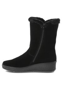 Czarne Botki Rieker Ocieplane Buty Damskie Na Koturnie. Okazja: na co dzień. Kolor: czarny. Materiał: futro, zamsz. Sezon: zima. Obcas: na koturnie. Styl: casual, klasyczny, elegancki #6