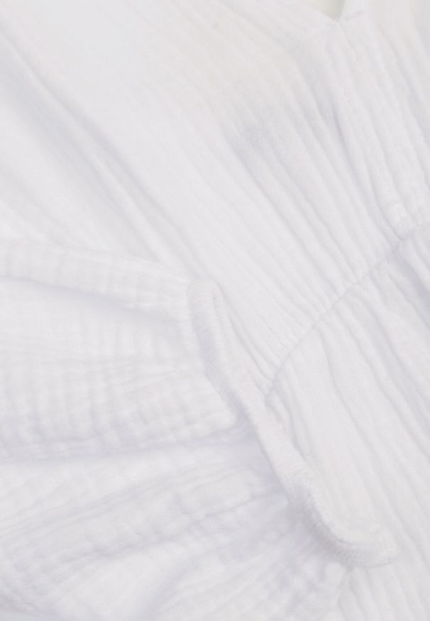Born2be - Biała Rozkloszowana Bawełniana Sukienka Boho z Wiązaniem i Gumką w Talii Lawla. Okazja: na co dzień. Typ kołnierza: dekolt w kształcie V. Kolor: biały. Materiał: bawełna. Typ sukienki: rozkloszowane. Styl: boho