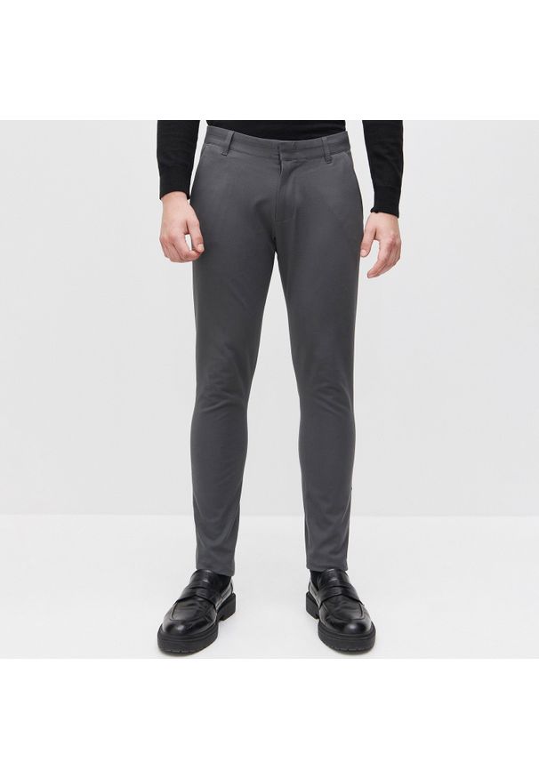 Reserved - Eleganckie spodnie super slim fit - Szary. Kolor: szary. Styl: elegancki