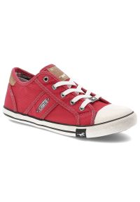 Czerwone Trampki Mustang Płaskie Obuwie Unisex. Okazja: na co dzień. Zapięcie: pasek. Kolor: czerwony. Materiał: materiał, jeans, guma. Sezon: lato. Styl: klasyczny, elegancki, casual