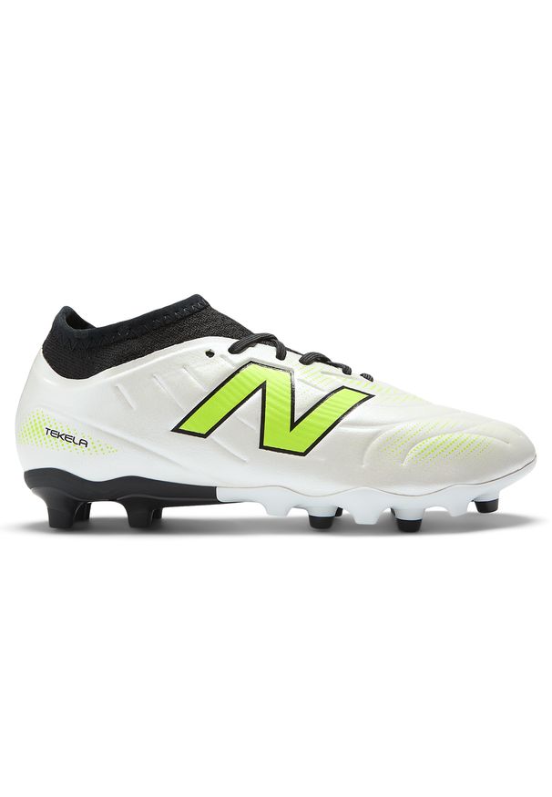 Korki dziecięce New Balance TEKELA TEAM LOW JNR FG V5 SJT3FSP5 - białe. Kolor: biały. Materiał: materiał, syntetyk. Szerokość cholewki: normalna