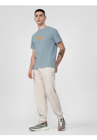 4f - Spodnie dresowe z bawełny organicznej męskie. Kolor: kremowy, beżowy. Materiał: bawełna, dresówka #1