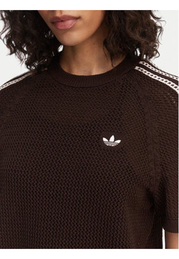Adidas - adidas Sukienka dzianinowa Knitted Crochet KE0203 Brązowy Loose Fit. Kolor: brązowy. Materiał: syntetyk