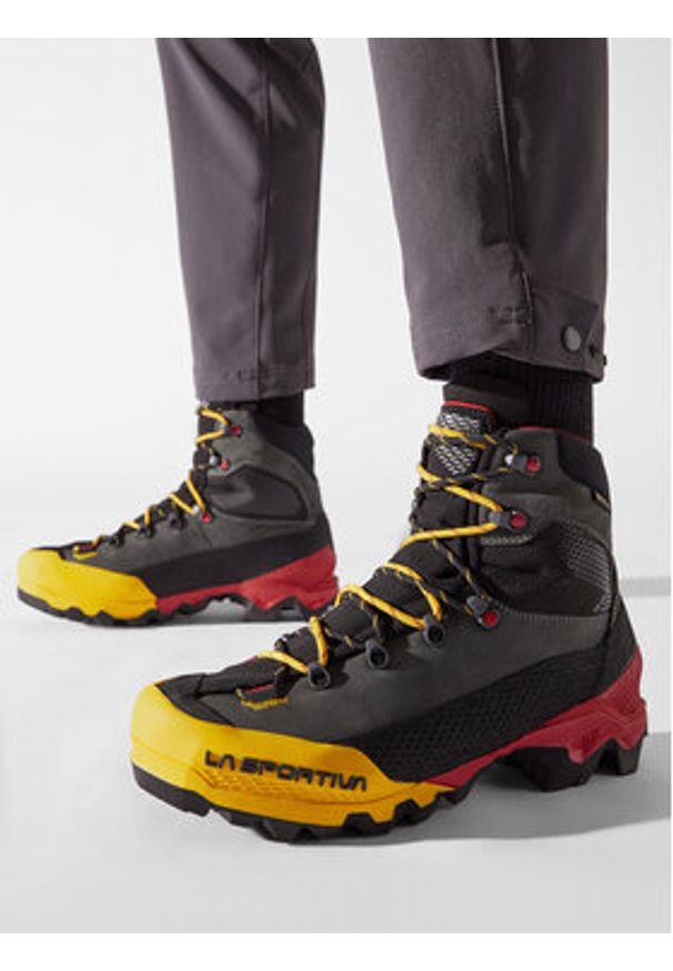 LA SPORTIVA - La Sportiva Trekkingi Aequilibrium Lt Gtx GORE-TEX 21Y999100 Czarny. Kolor: czarny. Materiał: nubuk, skóra. Technologia: Gore-Tex. Sport: turystyka piesza