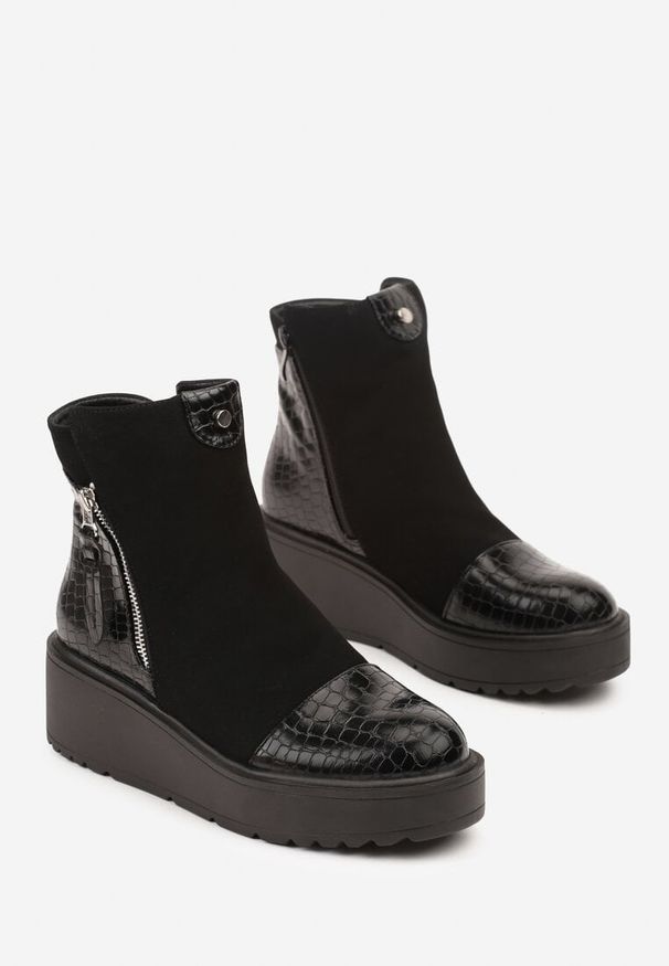 Born2be - Czarne Botki Vices na Platformie z Tłoczeniem Krokodyla Falarena. Okazja: na co dzień. Kolor: czarny. Materiał: jeans. Obcas: na platformie. Styl: casual, klasyczny