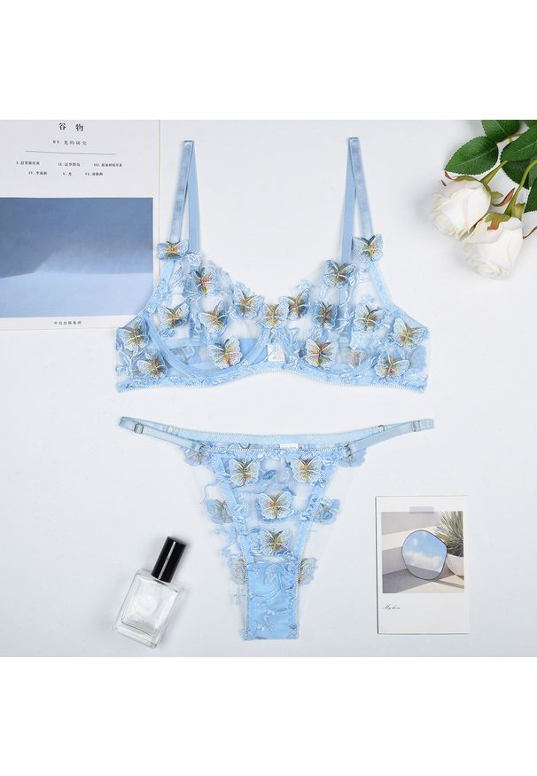 Intica - Komplet bielizny z haftem motyli na specjalne okazje Demi. Kolor: niebieski. Materiał: tkanina. Wzór: haft