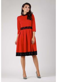 Nommo - Rozkloszowana Sukienka z Koronką - Czerwona. Kolor: czerwony. Materiał: koronka. Wzór: koronka #1