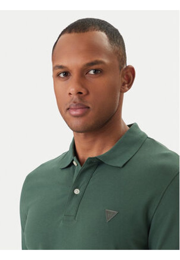 Guess Polo M6GP60 K3076 Zielony Regular Fit. Typ kołnierza: polo. Kolor: zielony. Materiał: bawełna
