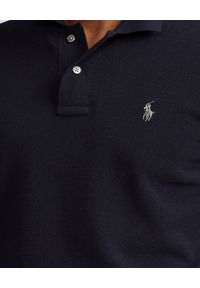 Ralph Lauren - RALPH LAUREN - Granatowa koszulka polo Luxe Knit Custom Fit. Typ kołnierza: polo. Kolor: niebieski. Materiał: dzianina, prążkowany. Długość: długie. Wzór: haft, ze splotem #2