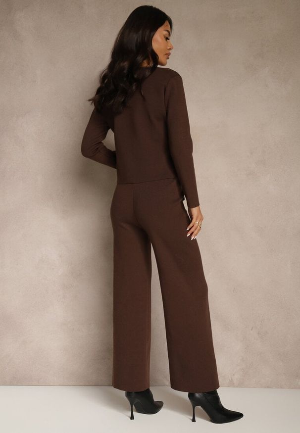 Renee - Brązowy Elegancki Komplet z Dzianiny z Wiskozą Kardigan i Spodnie Delinavea. Kolor: brązowy. Materiał: dzianina, wiskoza. Wzór: aplikacja