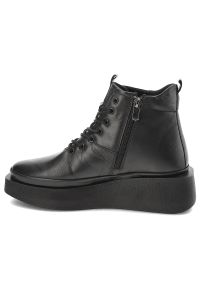Czarne Botki Artiker Obuwie Damskie Na Koturnie. Kolor: czarny. Materiał: jeans, materiał. Sezon: lato, jesień. Obcas: na koturnie. Styl: klasyczny, elegancki