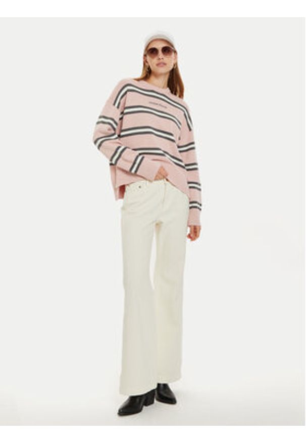 Guess Jeans Sweter W4BR09 Z3HM1 Różowy Regular Fit. Kolor: różowy. Materiał: bawełna