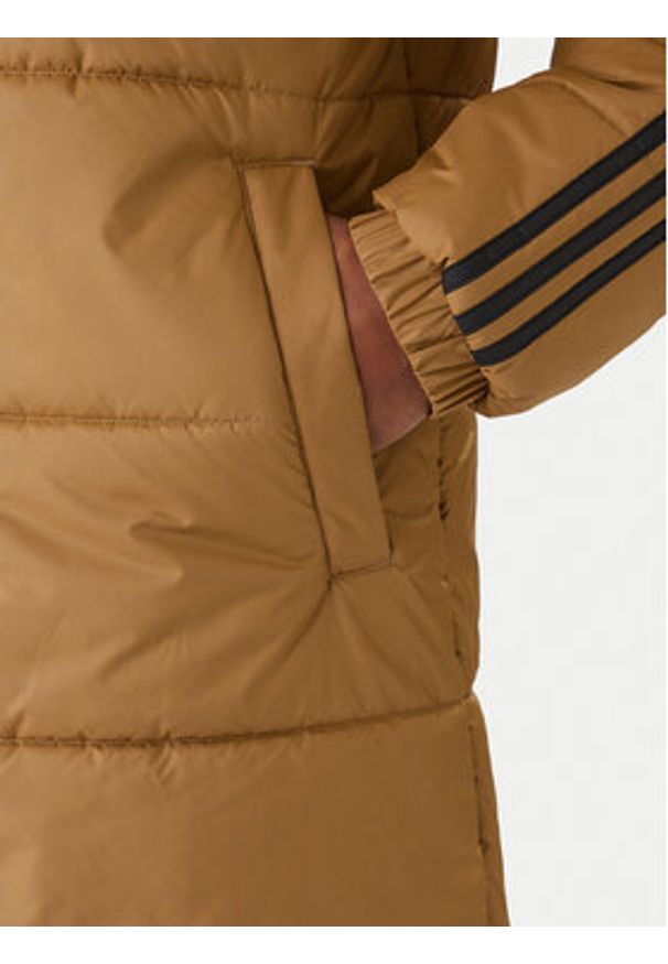 Adidas - adidas Kurtka zimowa adicolor JW5847 Beżowy Loose Fit. Kolor: beżowy. Materiał: syntetyk. Sezon: zima