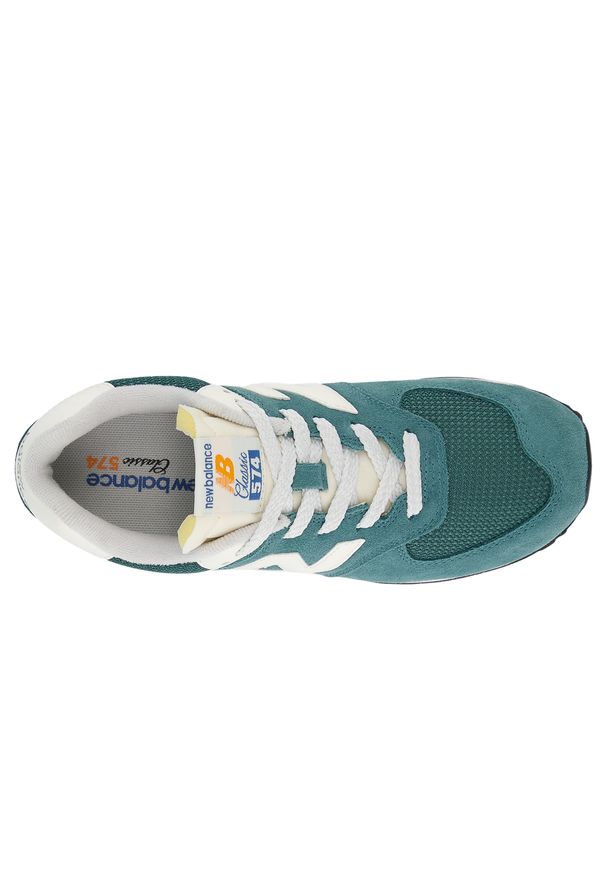Buty dziecięce New Balance GC574VPG – zielone. Okazja: na uczelnię, na co dzień. Kolor: zielony. Materiał: skóra. Szerokość cholewki: normalna. Model: New Balance 574. Sport: turystyka piesza