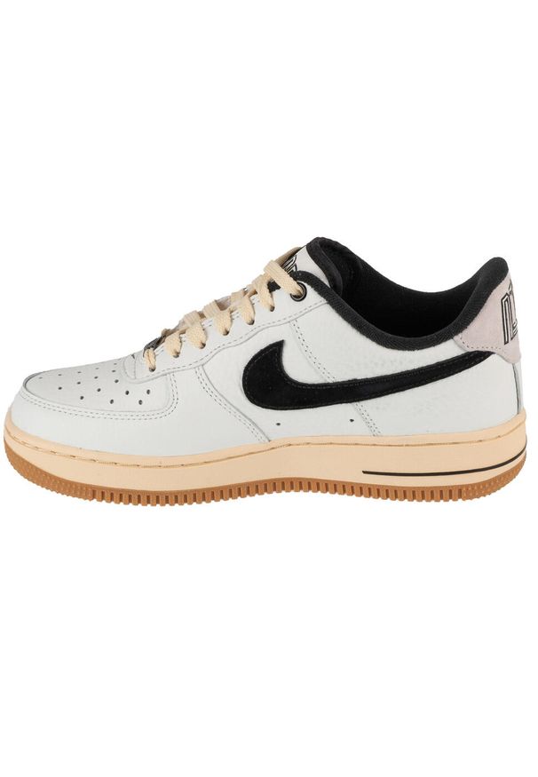 Nike - Buty sportowe Sneakersy damskie, Wmns Air Force 1 07. Kolor: biały. Model: Nike Air Force. Sport: turystyka piesza
