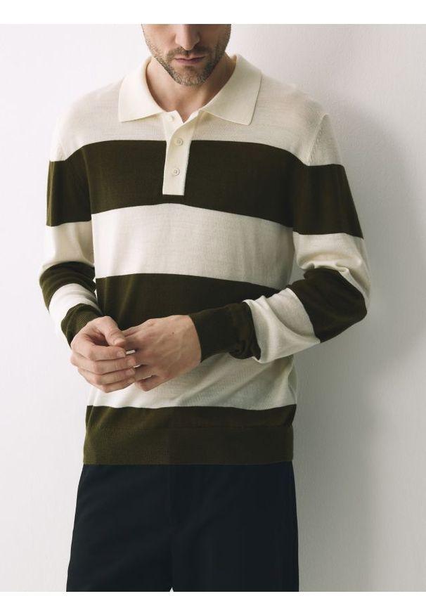 Reserved - Sweter polo z wełny merino - zielony. Typ kołnierza: polo. Kolor: zielony. Materiał: wełna