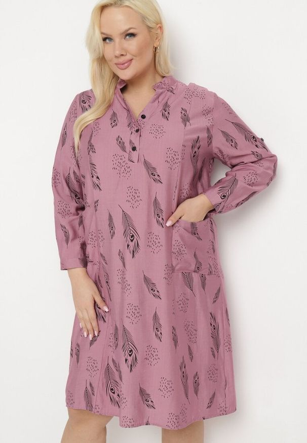 Born2be - Ciemnoróżowa Sukienka Szmizjerka z Guzikami przy Dekolcie z Podwijanymi Rękawami Ketella. Okazja: na co dzień, do pracy. Kolor: różowy. Wzór: aplikacja. Typ sukienki: szmizjerki. Styl: sportowy, klasyczny, casual, elegancki