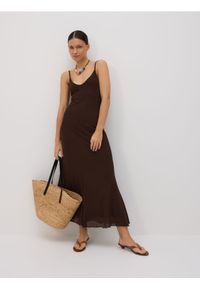 Reserved - Sukienka maxi na ramiączkach - ciemnobrązowy. Kolor: brązowy. Materiał: dzianina. Długość rękawa: na ramiączkach. Długość: maxi