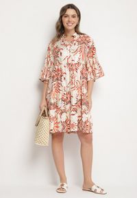 Born2be - Czerwona Rozkloszowana Sukienka z Lnem z Metalicznym Nadrukiem Filasenia. Okazja: na spacer. Typ kołnierza: kołnierz z falbankami, dekolt w kształcie V. Kolor: czerwony. Materiał: len. Wzór: nadruk. Sezon: lato. Styl: elegancki #5