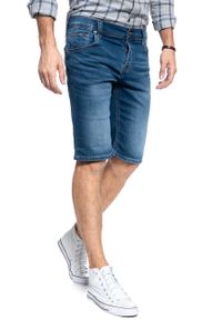 Mustang - MUSTANG CHICAGO SHORT MĘSKIE SZORTY KRÓTKIE SPODENKI DENIM BLUE 1011731 5000 682. Okazja: na spacer, na co dzień. Materiał: denim. Długość: krótkie. Sezon: lato. Styl: klasyczny, elegancki, casual