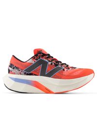 Buty damskie New Balance FuelCell SC Elite V4 WRCELLM4 – pomarańczowe. Kolor: pomarańczowy. Materiał: guma, syntetyk, włókno, materiał. Szerokość cholewki: normalna. Sport: bieganie, fitness