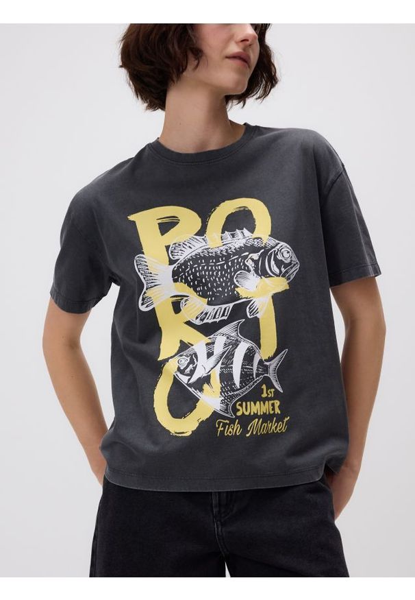 Reserved - T-shirt z nadrukiem - ciemnoszary. Kolor: szary. Materiał: dzianina, bawełna. Wzór: nadruk