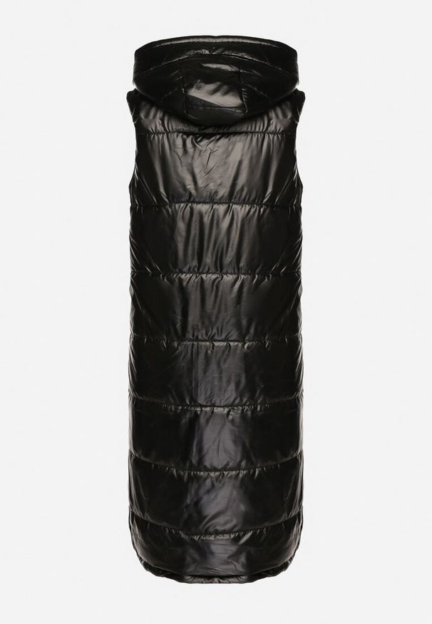 Born2be - Czarna Długa Kamizelka z Kapturem Ozdobiona Imitacją Kieszeni Mavaria. Typ kołnierza: kaptur. Kolor: czarny. Materiał: jeans. Długość: długie. Wzór: aplikacja. Sezon: wiosna, jesień. Styl: elegancki, sportowy, klasyczny