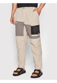 New Balance Spodnie materiałowe MP21502 Beżowy Relaxed Fit. Kolor: beżowy. Materiał: syntetyk, materiał #1