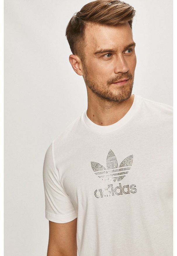 adidas Originals - T-shirt. Okazja: na co dzień. Kolor: biały. Materiał: bawełna. Wzór: aplikacja. Styl: casual