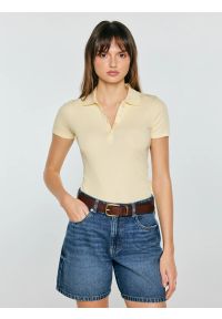 Big-Star - Koszulka damska polo slim z subtelnym haftem żółta Rafaela 200. Typ kołnierza: polo. Kolor: żółty. Materiał: materiał, tkanina, prążkowany, dzianina. Wzór: haft. Sezon: lato. Styl: elegancki #1