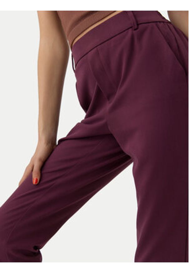 Vero Moda Chinosy Maya 10225280 Fioletowy Regular Fit. Kolor: fioletowy. Materiał: syntetyk