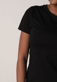 Born2be - Czarny Bawełniany T-shirt w Klasycznym Stylu Nedila. Kolor: czarny. Materiał: bawełna. Długość: długie. Styl: klasyczny #2