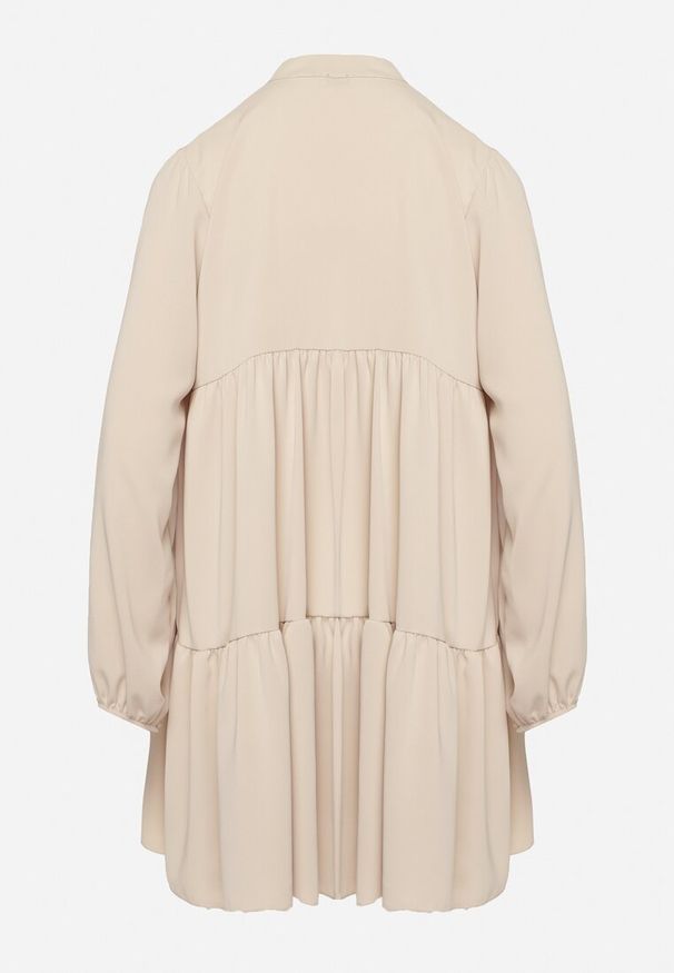 Born2be - Beżowa Rozkloszowana Sukienka z Falbanką Uxaria. Typ kołnierza: kołnierz z falbankami. Kolor: beżowy. Długość rękawa: długi rękaw. Wzór: aplikacja. Styl: elegancki