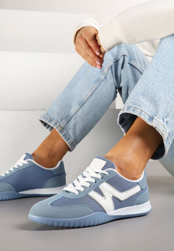 Renee - Niebieskie Sneakersy Klasyczne Tenisówki Istia. Okazja: na co dzień. Kolor: niebieski. Materiał: jeans. Wzór: aplikacja. Obcas: na obcasie. Wysokość obcasa: niski
