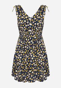 Born2be - Granatowa Rozkloszowana Bawełniana Sukienka w Kwiaty z Gumką w Pasie Evieles. Okazja: na spacer, na co dzień. Typ kołnierza: dekolt w kształcie V. Kolor: niebieski. Materiał: bawełna. Wzór: kwiaty. Sezon: wiosna, lato. Styl: casual, klasyczny #7