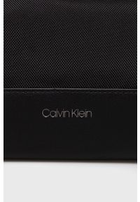 Calvin Klein - Kosmetyczka. Kolor: czarny. Materiał: poliester #3