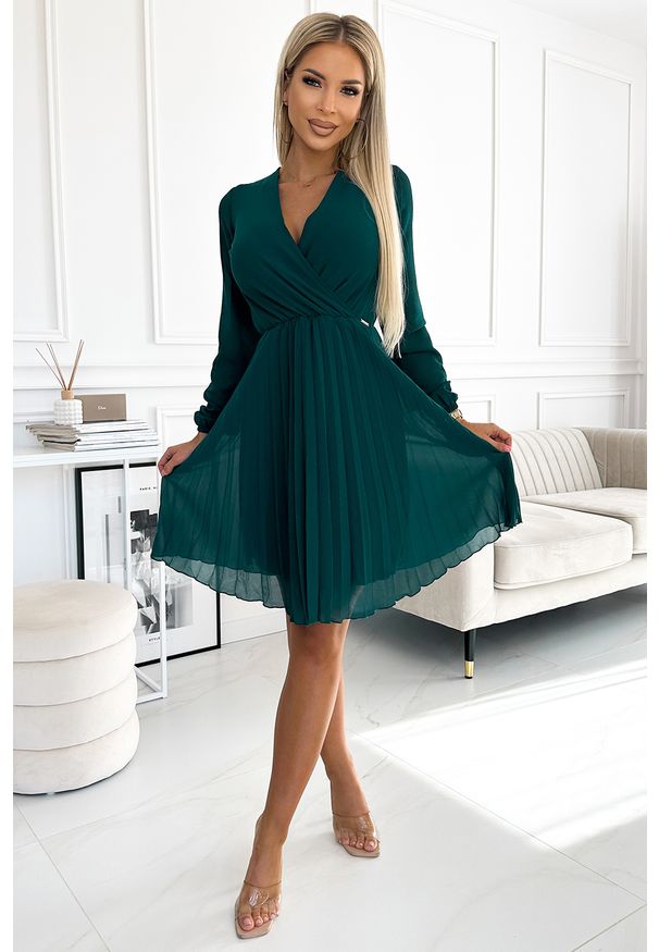 Numoco - Kopertowa Sukienka z Plisowanym Dołem - Zielona. Kolor: zielony. Materiał: poliester, elastan. Typ sukienki: kopertowe