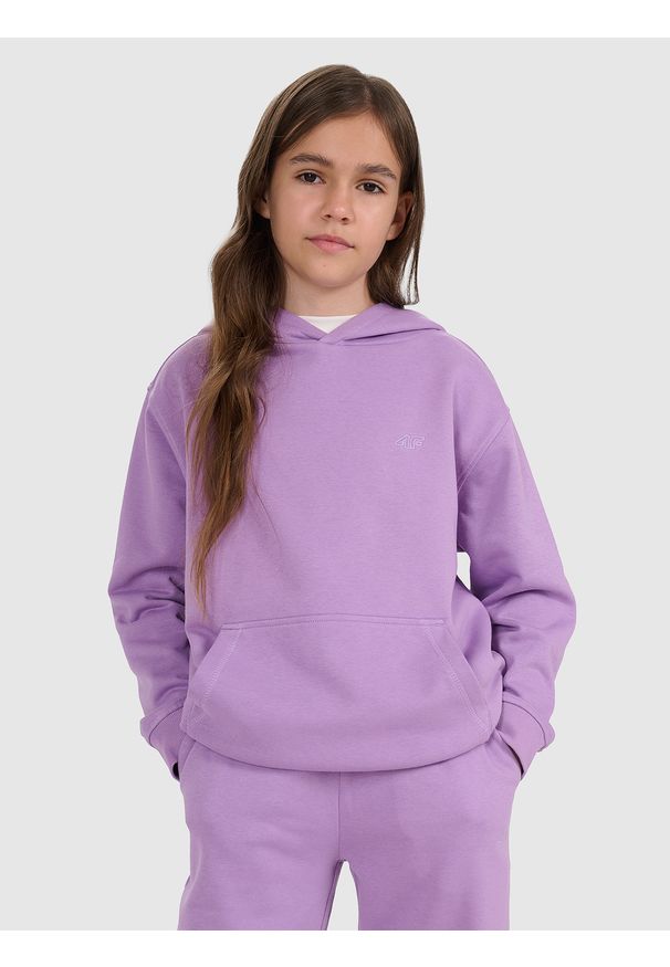4f - 4F Bluza dresowa nierozpinana z kapturem dziewczęca - fioletowa 146 (10-11 lat). Okazja: na co dzień. Typ kołnierza: kaptur. Kolor: fioletowy. Materiał: dresówka. Wzór: gładki, ze splotem. Sezon: lato. Styl: casual, sportowy