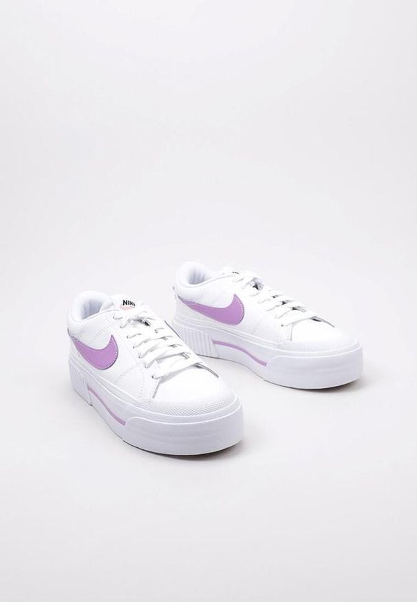 Buty do chodzenia damskie Nike DM7590101. Zapięcie: sznurówki. Kolor: pomarańczowy, biały, wielokolorowy, brązowy. Materiał: materiał, wełna. Szerokość cholewki: normalna. Sport: turystyka piesza