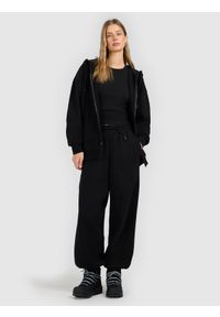 4f - 4F Bluza dresowa rozpinana z kapturem damska - czarna M. Okazja: na co dzień. Typ kołnierza: kaptur. Kolor: czarny. Materiał: dresówka. Styl: casual, klasyczny
