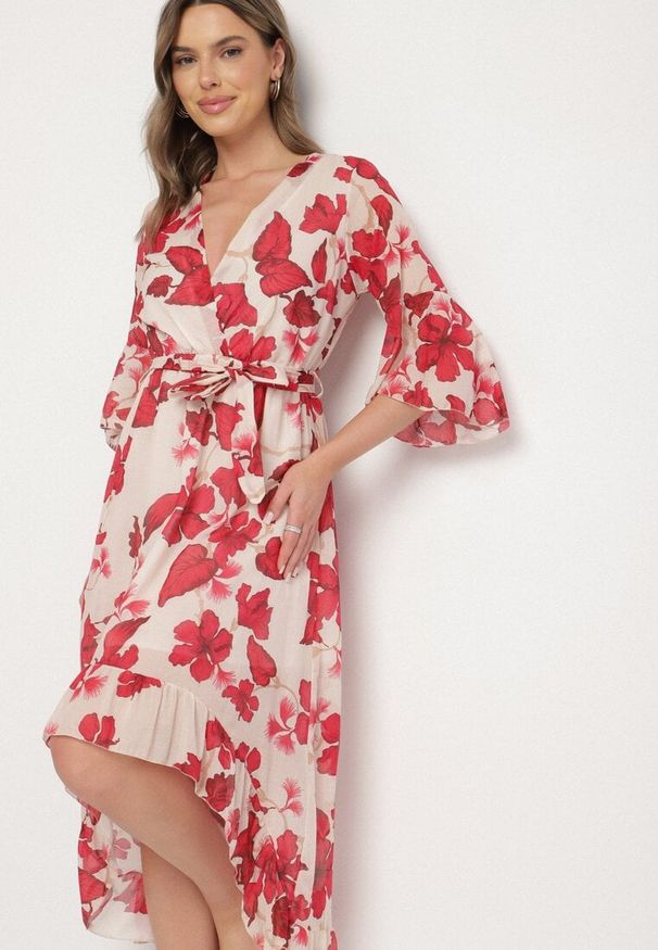 Born2be - Czerwona Bawełniana Sukienka Kopertowa o Asymetrycznym Kroju z Wiązanym Paskiem Niteira. Okazja: na randkę, na co dzień. Typ kołnierza: dekolt w kształcie V. Kolor: czerwony. Materiał: bawełna. Typ sukienki: asymetryczne, kopertowe. Styl: casual