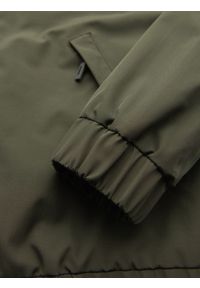 Ombre Clothing - Męska funkcjonalna kurtka przejściowa z kapturem – oliwkowa V2 - Rozmiar: S. Okazja: na co dzień. Typ kołnierza: kaptur. Kolor: oliwkowy. Materiał: tkanina, poliester, materiał. Wzór: gładki. Styl: casual #11